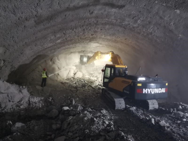 内蒙德令哈市鸿鑫矿业开发有限责任公司1、2号竖井工程项目