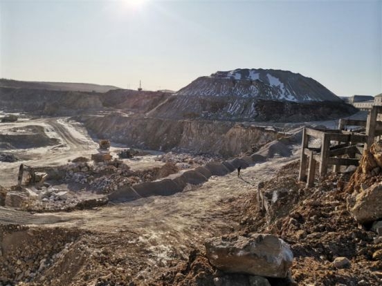 吉林洛南县华奕硅矿业有限公司下大河硅石矿冶金用石英岩K2-1矿体露天开采工程